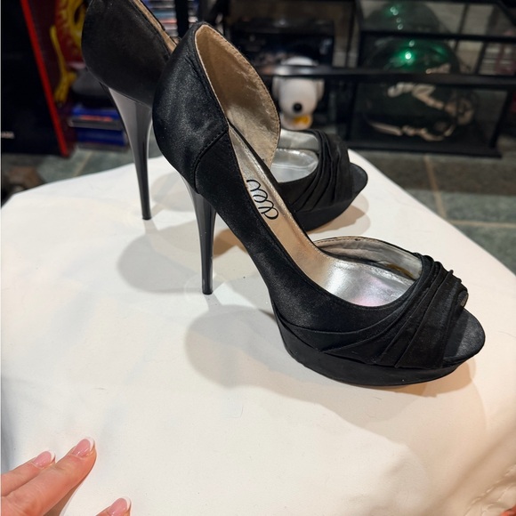 Black Ruched Peep-Toe Stiletto Heels - Picture 3 of 4
